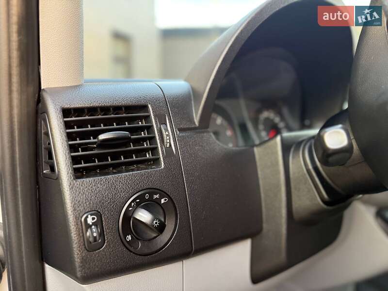 Грузовой фургон Volkswagen Crafter 2012 в Киеве