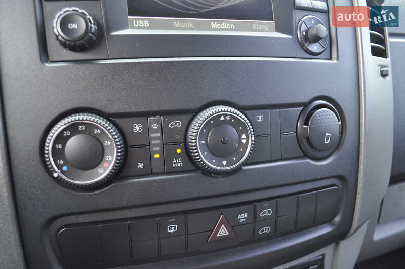 Грузовой фургон Volkswagen Crafter 2014 в Киеве