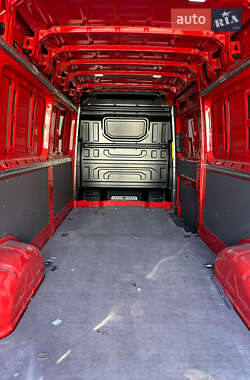 Грузовой фургон Volkswagen Crafter 2023 в 