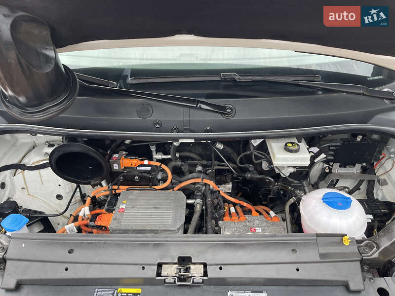 Вантажопасажирський фургон Volkswagen Crafter 2019 в Житомирі