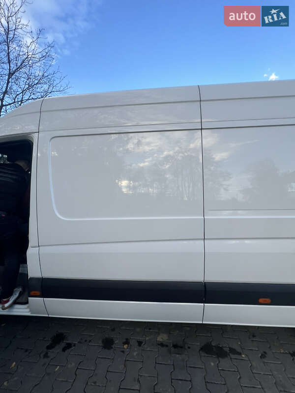 Вантажний фургон Volkswagen Crafter 2016 в Чернівцях