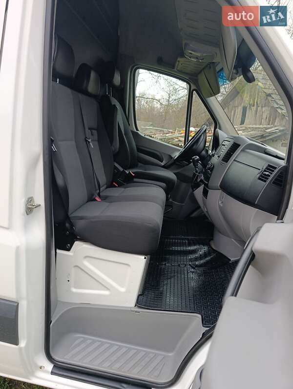 Вантажний фургон Volkswagen Crafter 2015 в Почаєві