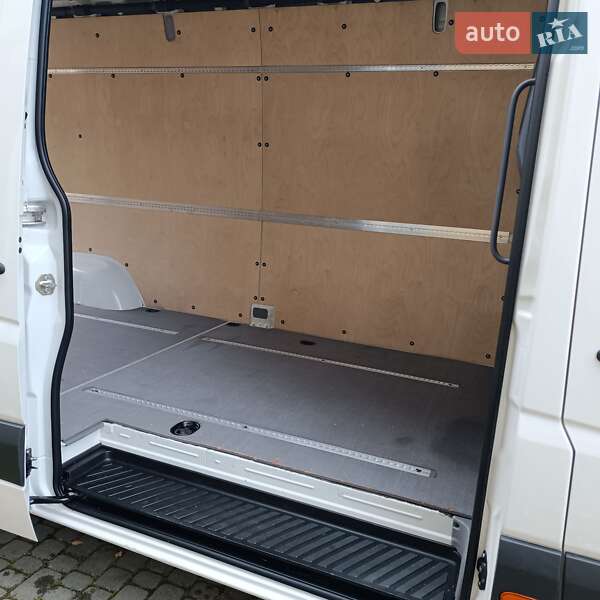 Вантажний фургон Volkswagen Crafter 2016 в Почаєві