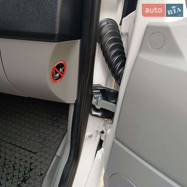 Вантажний фургон Volkswagen Crafter 2016 в Почаєві