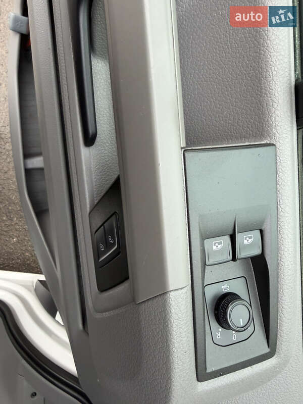 Вантажопасажирський фургон Volkswagen Crafter 2020 в Рівному