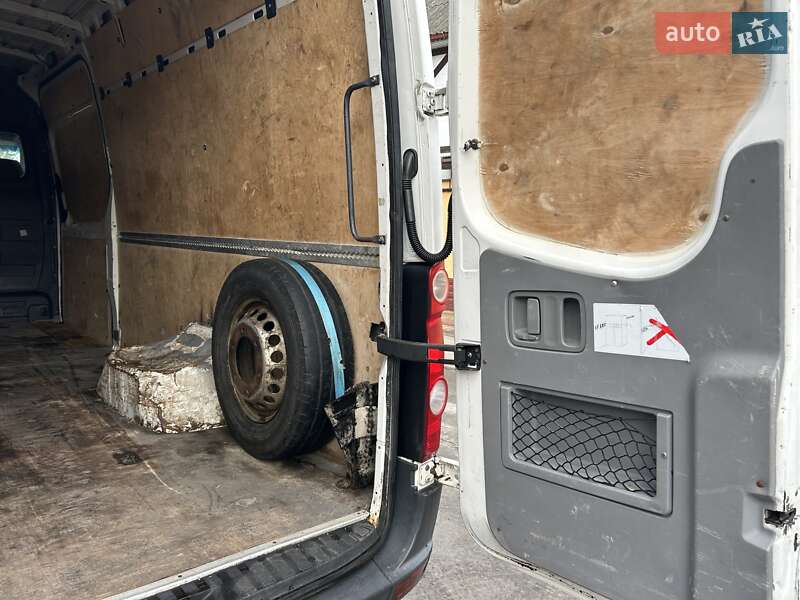 Вантажний фургон Volkswagen Crafter 2014 в Рівному