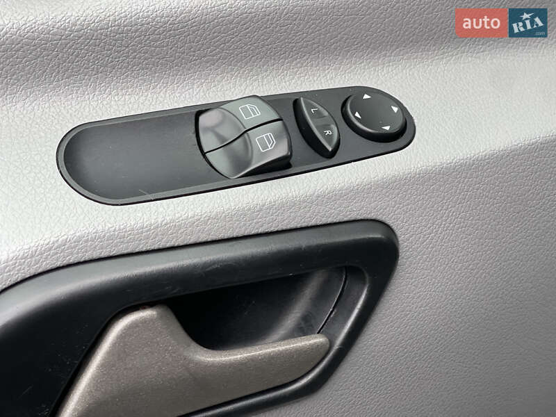 Вантажний фургон Volkswagen Crafter 2016 в Нововолинську