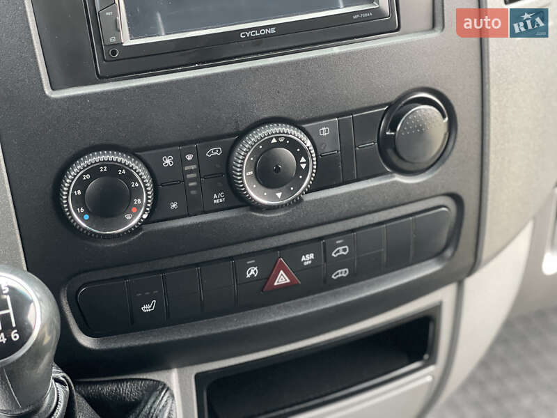 Вантажний фургон Volkswagen Crafter 2016 в Нововолинську