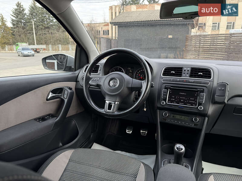 Хэтчбек Volkswagen Cross Polo 2012 в Тячеве