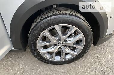 Минивэн Volkswagen Cross Touran 2015 в 
