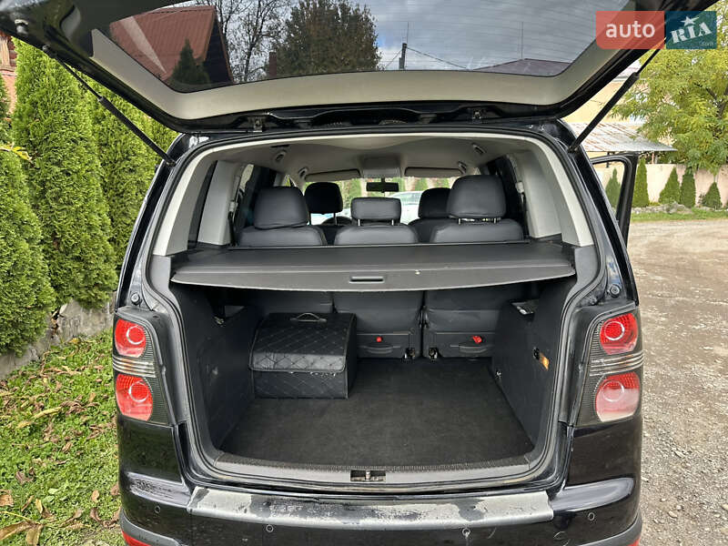 Минивэн Volkswagen Cross Touran 2007 в Жовкве
