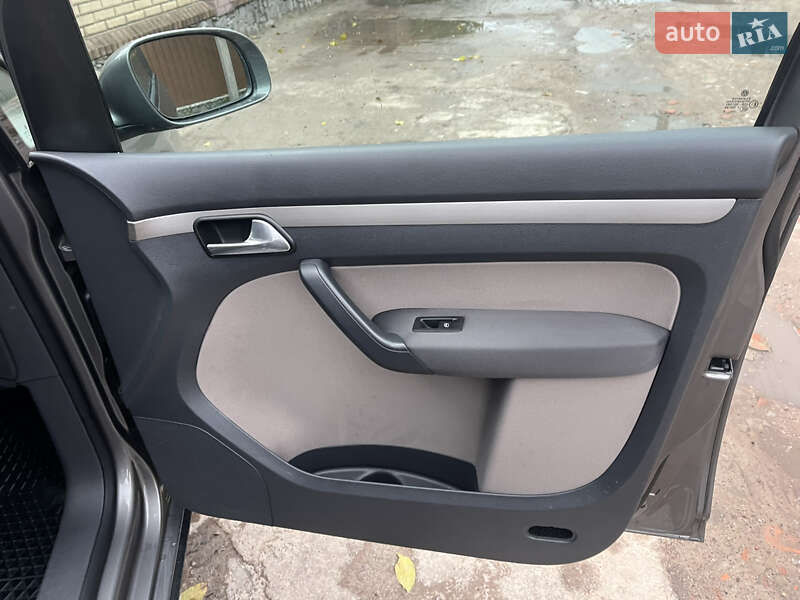 Минивэн Volkswagen Cross Touran 2008 в Ахтырке фото 57 Минивэн Volkswagen Cross Touran 2008 в Ахтырке