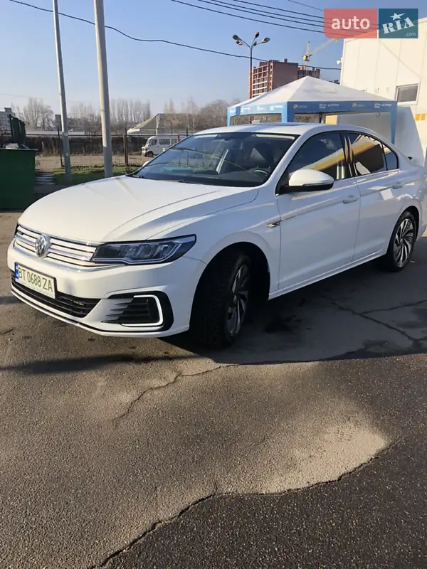 Седан Volkswagen e-Bora 2019 в 