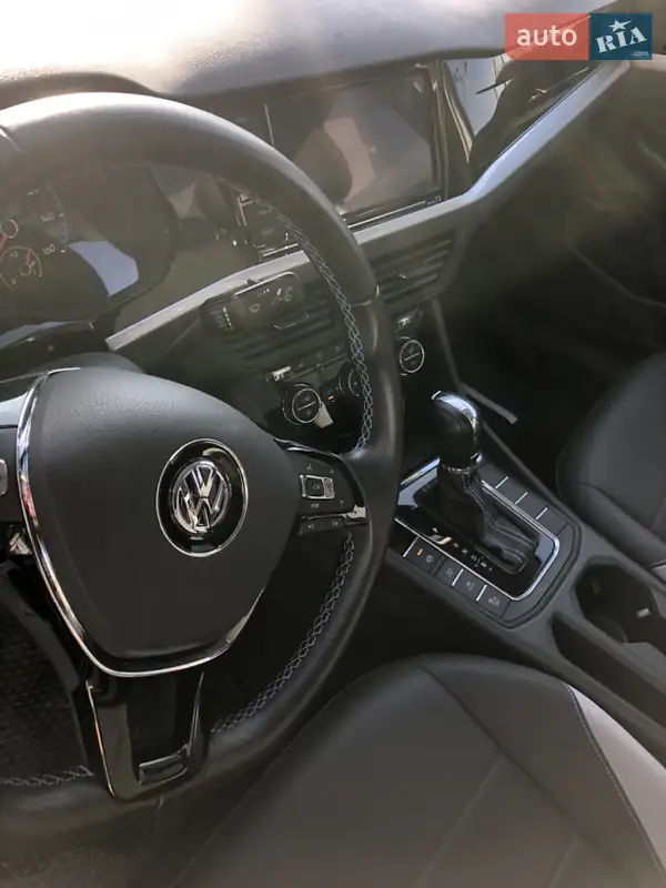 Седан Volkswagen e-Bora 2019 в 