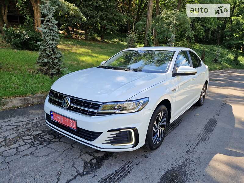 Седан Volkswagen e-Bora 2019 в 