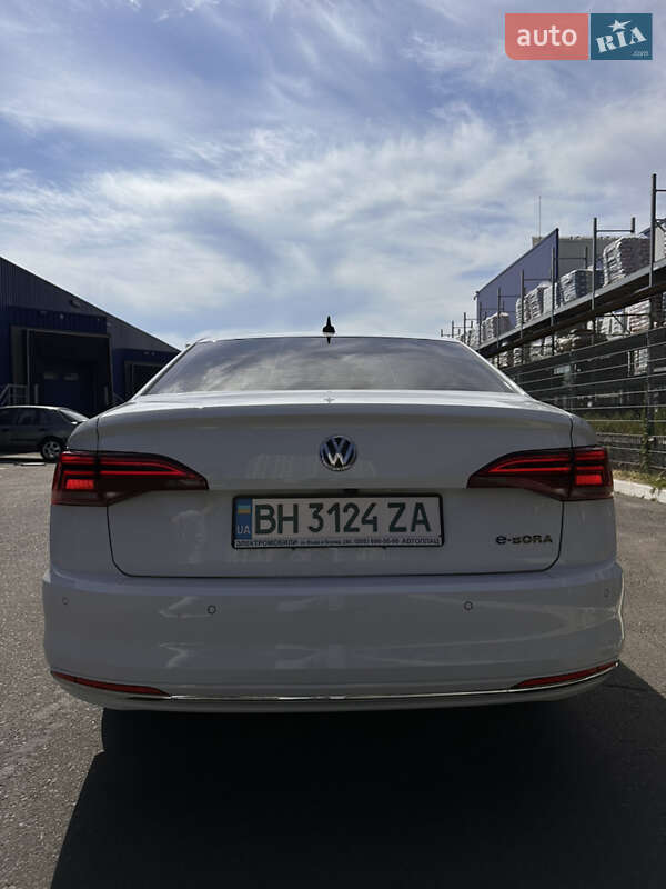 Седан Volkswagen e-Bora 2020 в Одесі