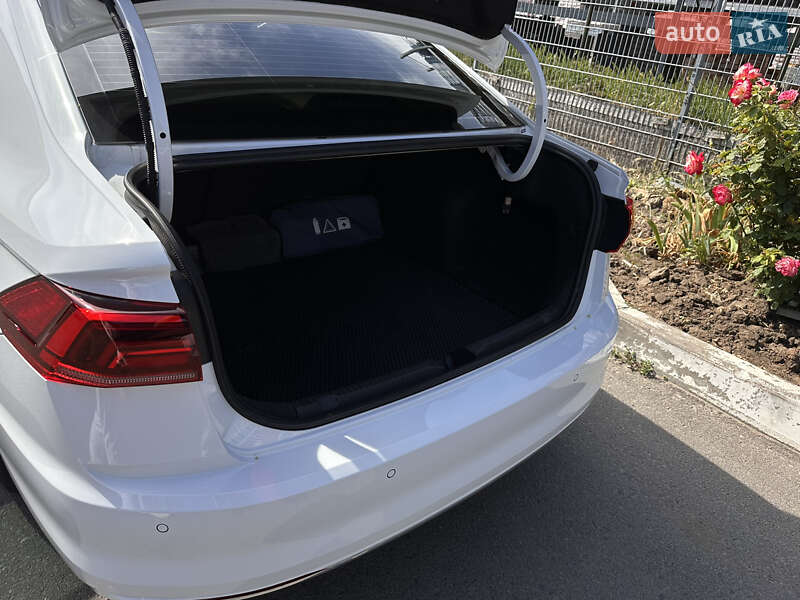Седан Volkswagen e-Bora 2020 в Одесі