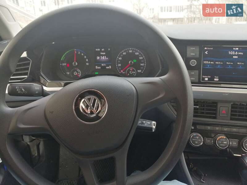 Volkswagen e-Bora 2019