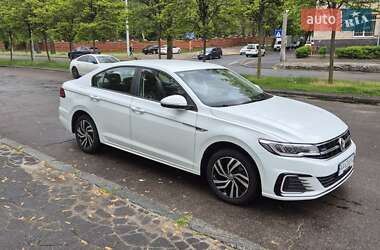 Седан Volkswagen e-Bora 2020 в 