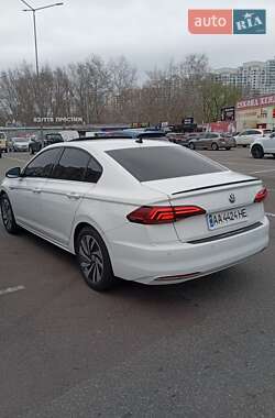 Седан Volkswagen e-Bora 2019 в 