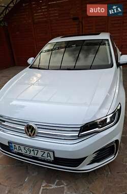 Седан Volkswagen e-Bora 2020 в 