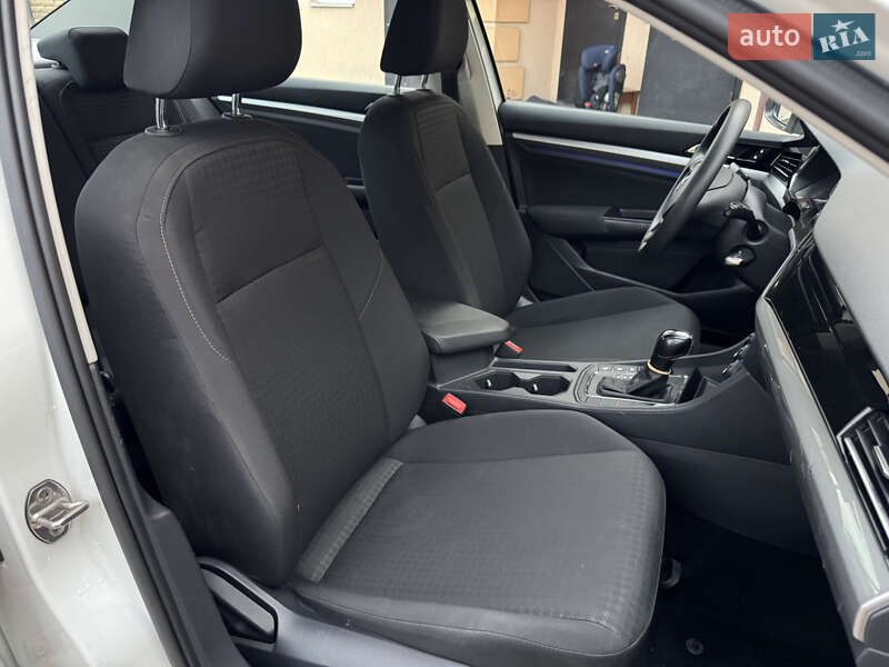 Седан Volkswagen e-Bora 2019 в Києві