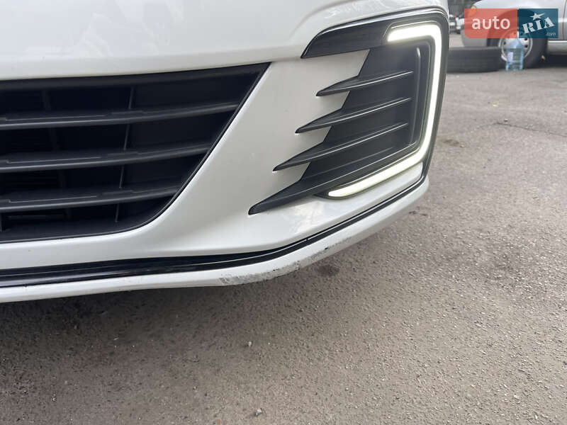 Седан Volkswagen e-Bora 2019 в Киеве