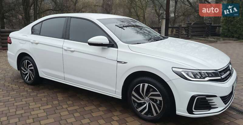 Седан Volkswagen e-Bora 2020 в Городищеві