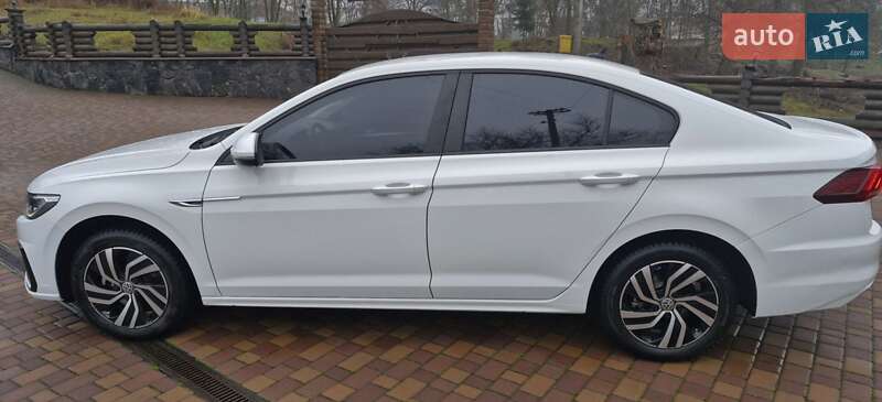Седан Volkswagen e-Bora 2020 в Городищеві