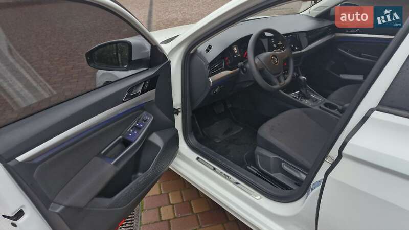 Седан Volkswagen e-Bora 2020 в Городищеві