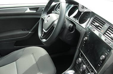Хетчбек Volkswagen e-Golf 2017 в 