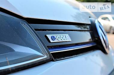 Хэтчбек Volkswagen e-Golf 2016 в Киеве