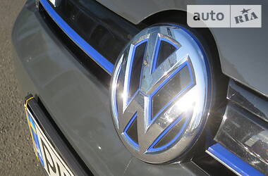 Хетчбек Volkswagen e-Golf 2017 в 