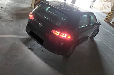 Хетчбек Volkswagen e-Golf 2016 в 