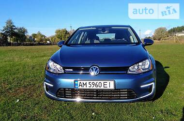 Хэтчбек Volkswagen e-Golf 2015 в Житомире