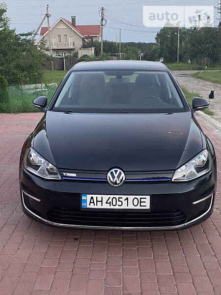 Хетчбек Volkswagen e-Golf 2015 в Покровську