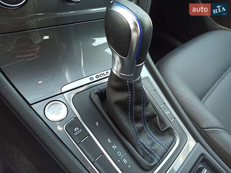 Хетчбек Volkswagen e-Golf 2015 в Житомирі