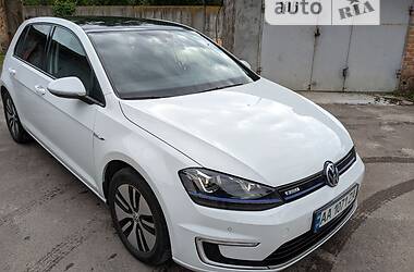 Хетчбек Volkswagen e-Golf 2015 в Києві
