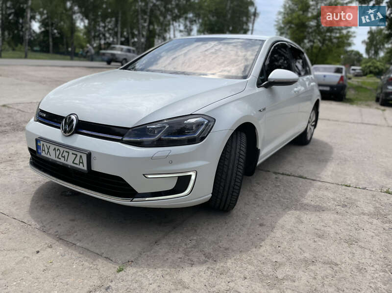 Хэтчбек Volkswagen e-Golf 2017 в 