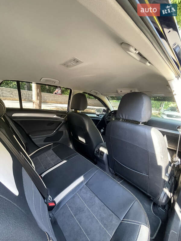 Хетчбек Volkswagen e-Golf 2016 в Одесі