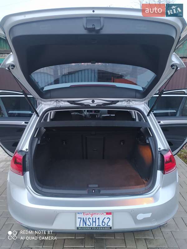 Хэтчбек Volkswagen e-Golf 2014 в Мукачево