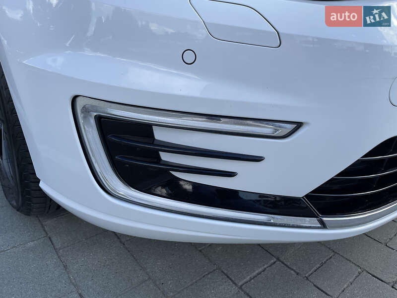 Хэтчбек Volkswagen e-Golf 2018 в Хмельницком