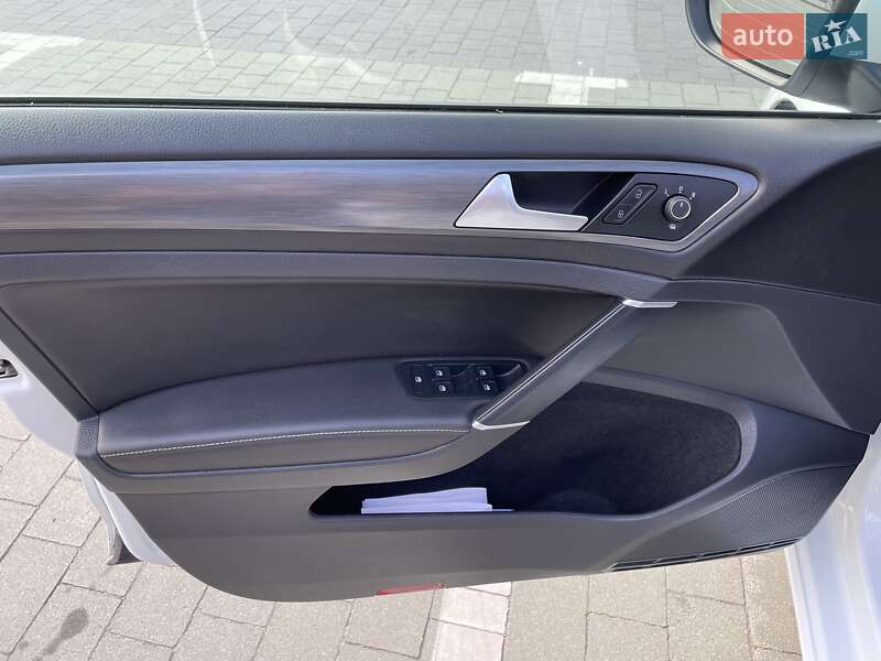 Хэтчбек Volkswagen e-Golf 2018 в Хмельницком