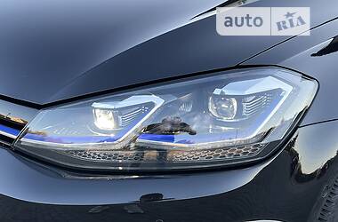 Хетчбек Volkswagen e-Golf 2018 в 
