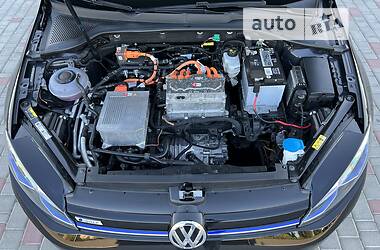 Хетчбек Volkswagen e-Golf 2018 в 