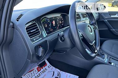 Хетчбек Volkswagen e-Golf 2018 в 