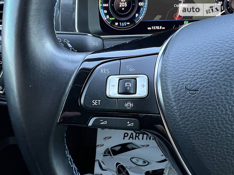 Хэтчбек Volkswagen e-Golf 2018 в Луцке