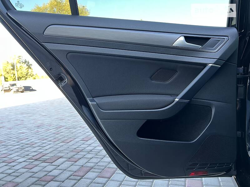 Хэтчбек Volkswagen e-Golf 2018 в Луцке