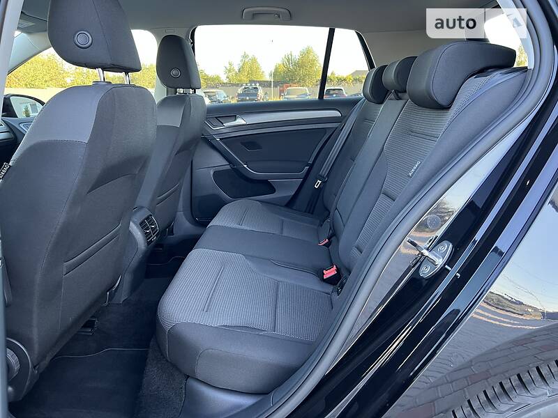 Хэтчбек Volkswagen e-Golf 2018 в Луцке