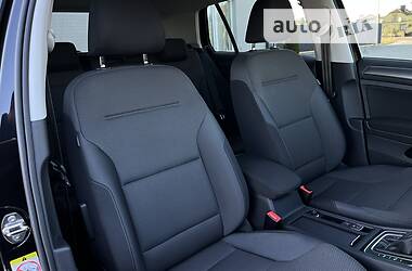 Хетчбек Volkswagen e-Golf 2018 в 